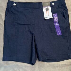 NWT Rafaella Shorts Size 16